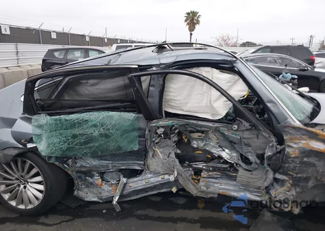 2016 Hyundai Equus Ultimate z USA, uszkodzony, nr VIN KMHGH4JH4GU102449